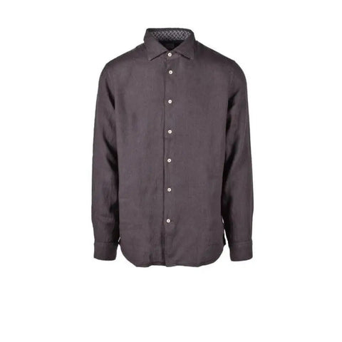 Close-up of Drumohr shirt with button-down collar in urban city style
