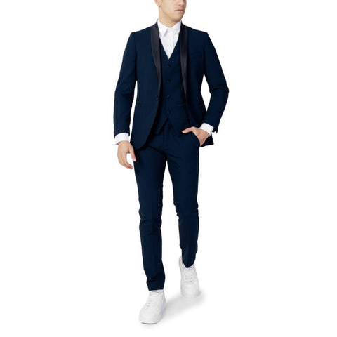 Man in Mulish suit showcasing your style with white shoes