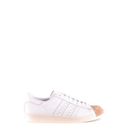 Adidas Weiße, sportliche Herren-Sneaker aus Leder mit Korkkappe und cremefarbener Gummisohle.