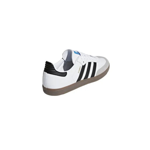 Weißer adidas Samba Ledersneaker mit schwarzen drei Streifen, Gummisohle und blauem Fersenlogo, von der Rückseite gesehen
