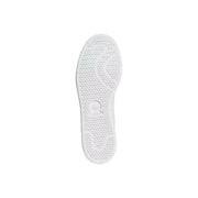 Rückseite weißer adidas Originals Herren-Sneaker, grüne Synthetiksohle mit Wabenmuster und geprägtem Trefoil-Logo
