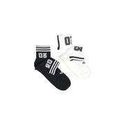 Schwarze und weiße adidas Originals Herren-Sportsocken mit auffälligem Schriftzug, gestreiften Bündchen und adidas Logo für sportliche Aktivitäten