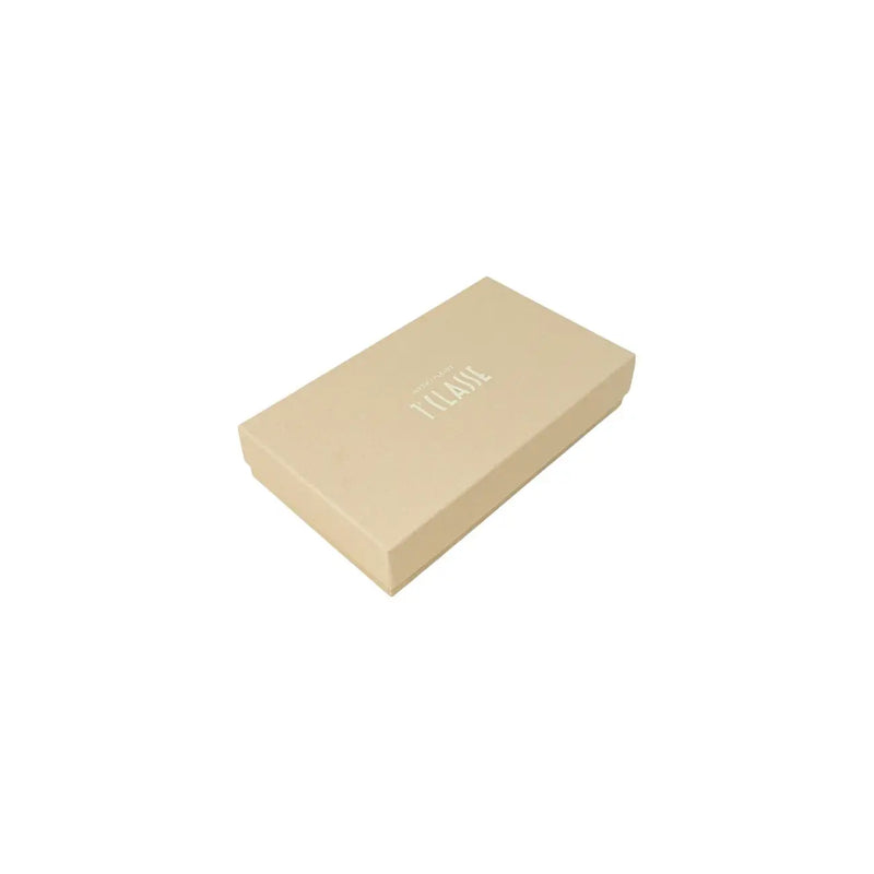 Beige, rechteckige Geschenkbox mit dezentem tclane-Logo für die Alviero Martini Prima Classe Damen-Geldbörse aus weißem Leder L15