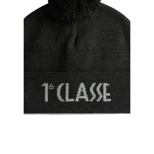 Schwarze Strickmütze von Alviero Martini Prima Classe mit flauschigem Bommel und „1ere classe“-Stickerei.