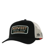 Schwarze und weiße American Needle Herren-Mesh-Kappe aus Baumwolle mit grünem Midwest Social Club-Aufnäher und Mesh-Einsätzen am Hinterkopf.