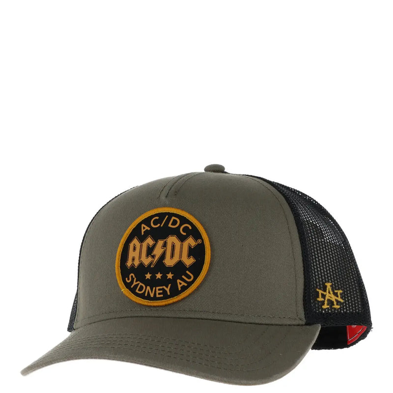 American Needle Herren-Truckerkappe aus olivgrünem Baumwollmesh mit schwarzem Mesh-Einsatz hinten und gesticktem ACDC-Aufnäher, Sydney, Australien