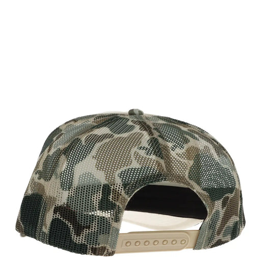 Rückansicht einer American Needle Herrenkappe im Camouflage-Muster mit beigem Polyester-Mesh-Rückenteil und verstellbarem Riemen