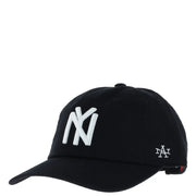 Schwarze American Needle Herrenkappe aus 100 % Baumwolle mit weißem, gesticktem NY-Logo und 47-Markenemblem an der Seite