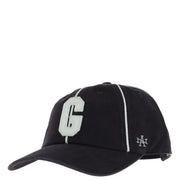 Schwarze Herrenkappe von American Needle aus Baumwolle mit großem, weißem, gesticktem G- und LA-Logoaufnäher in der Nähe des Schirms.