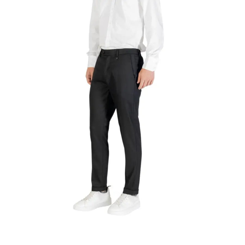 Men’s black trousers with white button-up shirt and white sneakers from Antony Morato collection