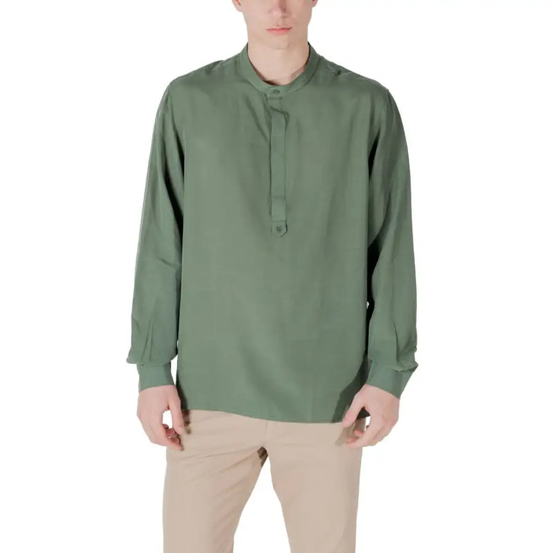 Men’s green long-sleeved band-collar shirt with partial button placket and light brown pants