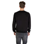 Men’s black crewneck sweatshirt paired with dark gray jeans from Antony Morato for fall winter