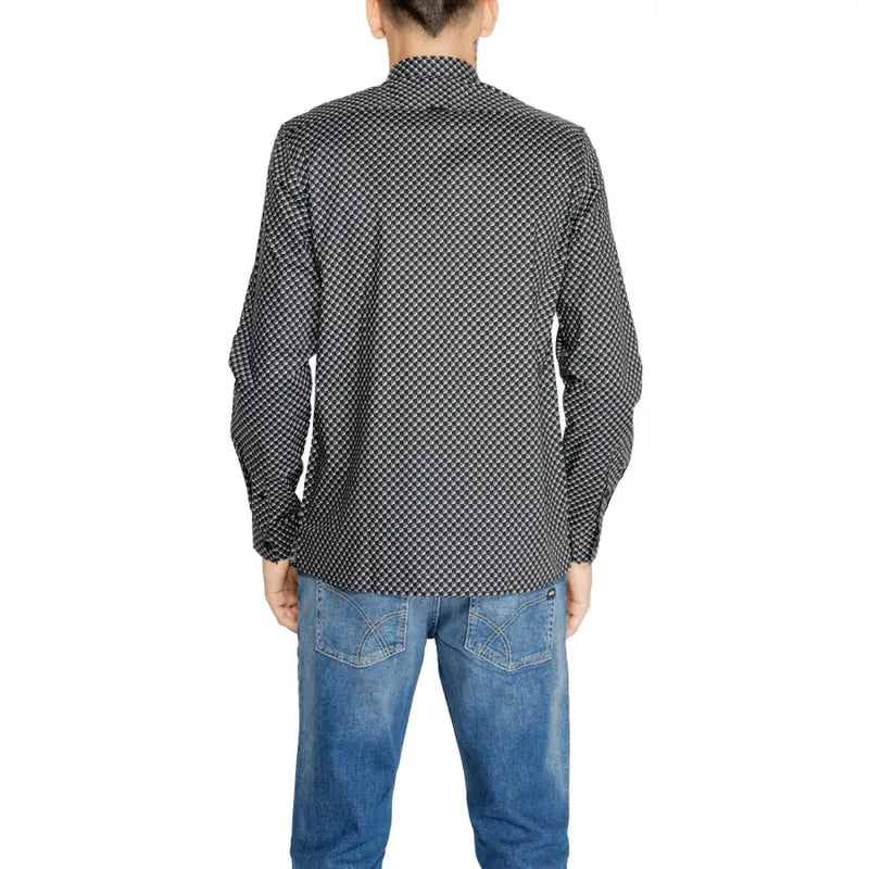 Men’s long-sleeved black and white checkered cotton dress shirt with blue jeans