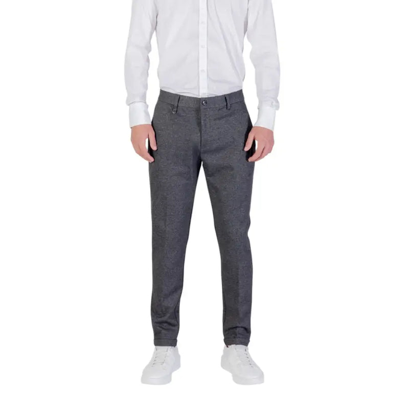 Men’s slim-fit gray dress pants with white shirt and sneakers from Antony Morato Fall Winter collection