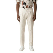 Antony Morato Schwarze Herren-Baumwoll-Leinenhose mit taillierter Passform, hier als cremefarbene, plissierte Chinohose dargestellt.