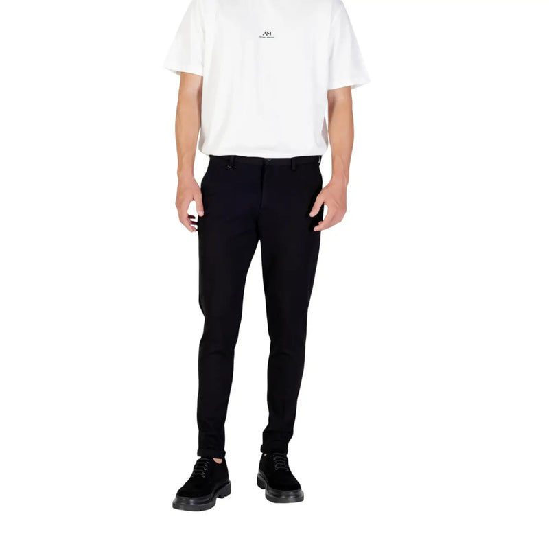 Antony Morato Schwarze, schmal geschnittene Herrenhose aus Stretch-Viskose mit elegantem, modernem Design und dezenten Ziernähten