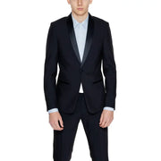 Antony Morato Herrenblazer mit blauem Reverskragen, lange Jacke mit schwarzem Smokingjackett mit Satinrevers über einem hellblauen Hemd