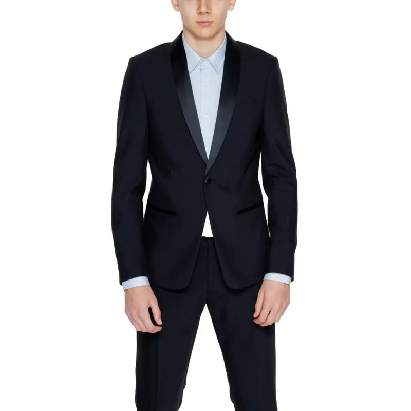 Antony Morato Herrenblazer mit blauem Reverskragen, lange Jacke mit schwarzem Smokingjackett mit Satinrevers über einem hellblauen Hemd