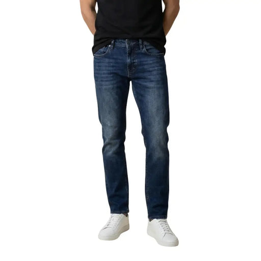 Dunkelblaue Baumwolle Antony Morato Ozzy Herrenjeans mit schmaler Passform und klassischem Fünf-Taschen-Design, Modell „Tapered Fit“.
