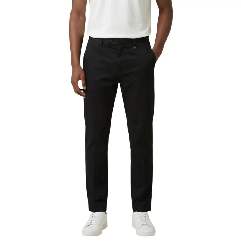 Antony Morato Schwarze, schmal geschnittene Chino-Herrenhose mit dezenter Webstruktur und klarem, modernem Design