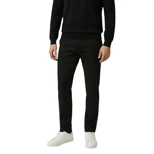 Antony Morato Schwarze Herrenhose in schmaler Passform aus glattem, strukturiertem Stoff für einen eleganten und modernen Look