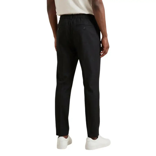 Antony morato Schwarze Herrenhose, tailliert, mit Kordelzug im Bund und geknöpften Gesäßtaschen, Ansicht von hinten