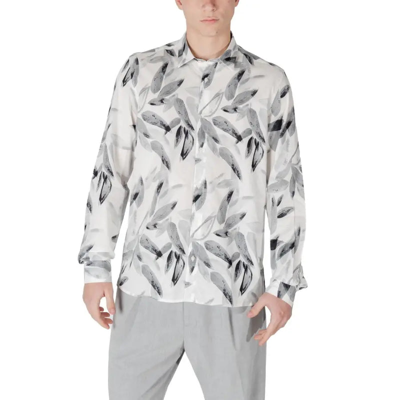 Men’s long-sleeved button-down shirt with gray and black abstract leaf pattern