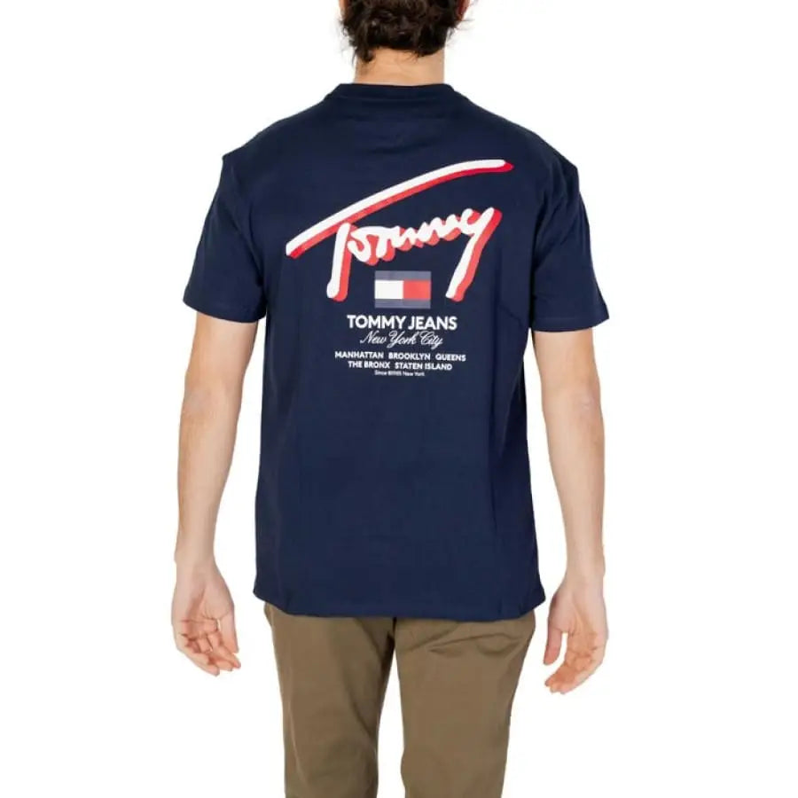 Tommy Hilfiger Jeans Men T-Shirt in Navy Blue Displayed