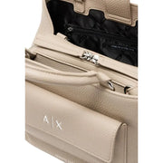 Armani Exchange Beigefarbene Handtasche aus strukturiertem Leder mit silberfarbenen Beschlägen und A/X-Logo-Klappe