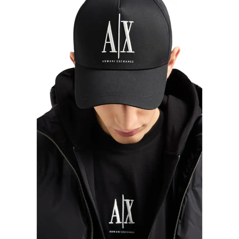 Schwarz armani exchange Baseballkappe mit weißem Logo und Schriftzug.
