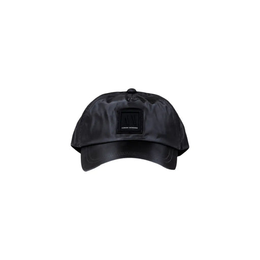 Armani Exchange Schwarze Herrenkappe aus Satin mit mattschwarzem, quadratischem Logo-Patch, Vorderansicht