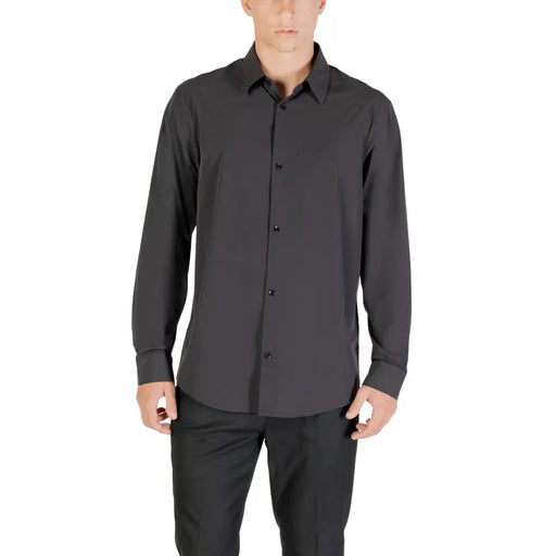 Dunkelgraues, langärmeliges Herrenhemd mit Knopfleiste von Armani Exchange für Männer