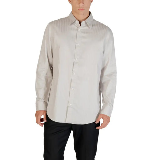 Men’s light grey long-sleeve cotton dress shirt with vertical pleats from Armani Exchange