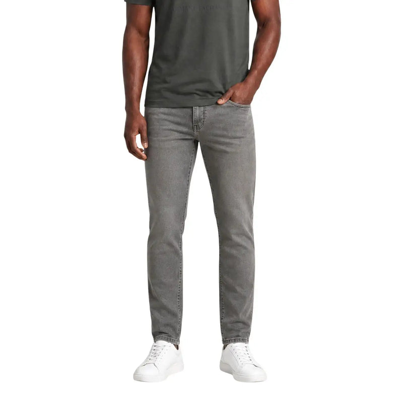 Armani Exchange graue Herrenjeans aus schmal geschnittenem Denim mit Vordertaschen, Vorderansicht