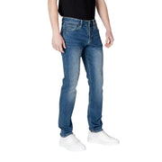 Armani Exchange Herrenjeans aus blauem Denim mit schmaler Passform und verwaschener Optik, Rückansicht