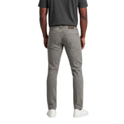 Armani Exchange Herrenjeans aus grauem Denim mit schmaler Passform und braunen Ledergürtelschlaufen, Vorderansicht
