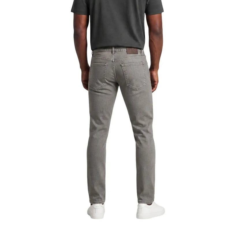 Armani Exchange Herrenjeans aus grauem Denim mit schmaler Passform und braunen Ledergürtelschlaufen, Vorderansicht