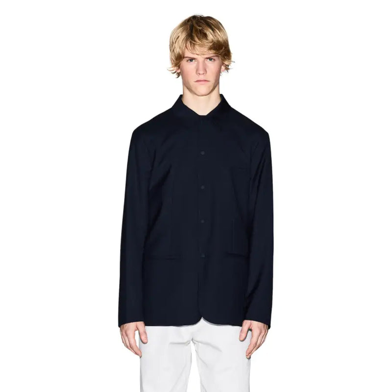 Marineblaues Button-Down-Hemd mit Stehkragen und zwei aufgesetzten Taschen, kombiniert mit armani exchange schwarzer klassischer Polyester-Blazer für Herren