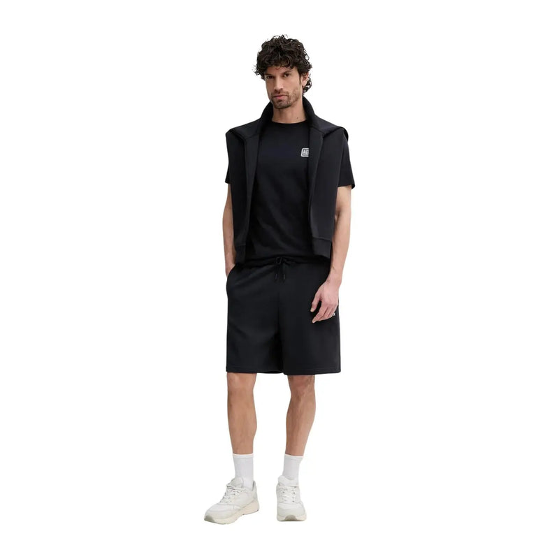 Armani Exchange Schwarzer, ärmelloser Herrenblazer aus Baumwolle mit strukturiertem Kragen und dezentem Logo-Patch auf der Brust.