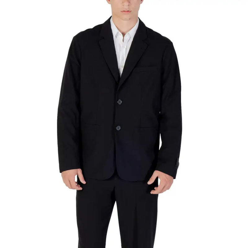Men’s black three-button blazer and trousers with white collar shirt for Armani Exchange fall winter collection