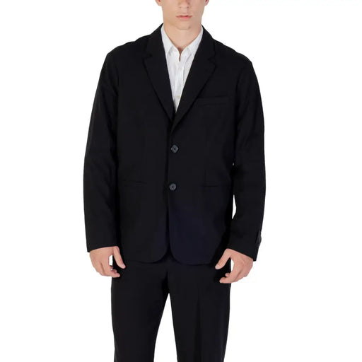 Men’s black three-button blazer and trousers with white collar shirt for Armani Exchange fall winter collection