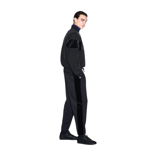 Armani Exchange Herren-Trainingsanzug aus schwarzem Polyester-Modal mit Samtapplikationen an Ärmeln und Seiteneinsätzen