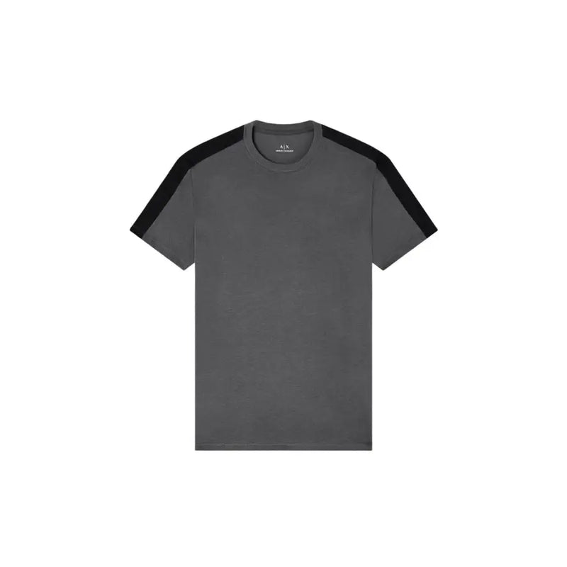 Armani Exchange Schwarzes Herren-T-Shirt aus Baumwolle mit kurzen Ärmeln, grauem Rundhalsausschnitt und kontrastierenden schwarzen Schulterpartien.
