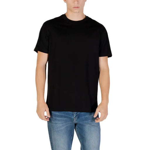 Black short-sleeve round neck cotton T-shirt worn by a person from Armani Exchange Men collection