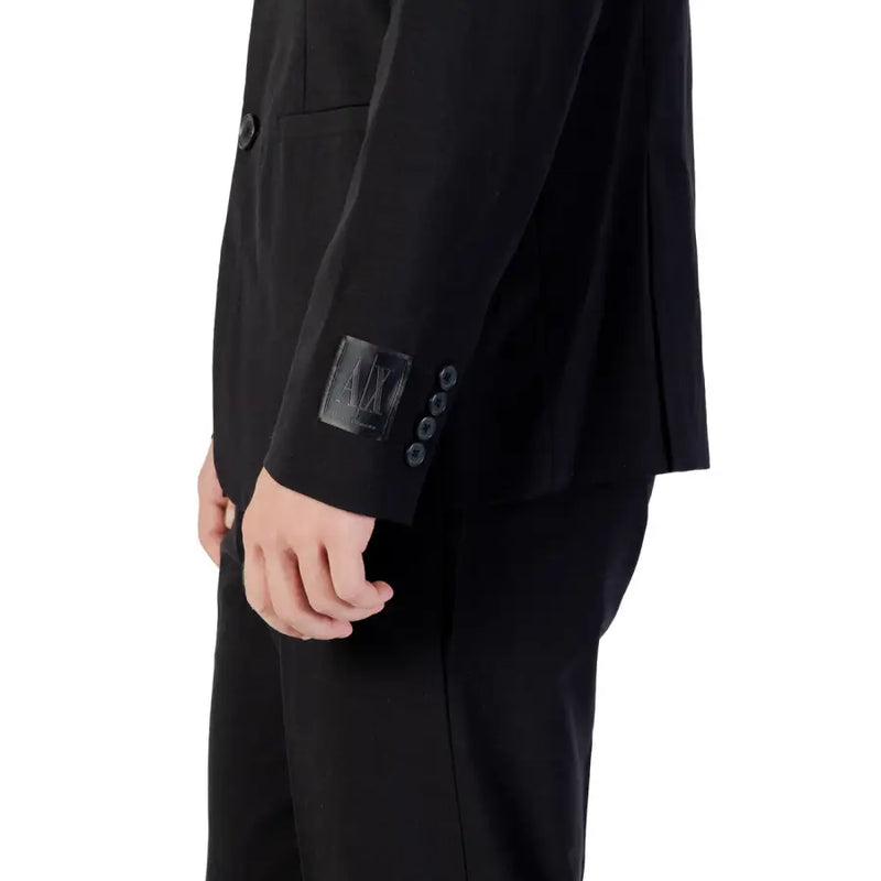 Armani Exchange Schwarzer, langer Herrenblazer aus Wollmischung mit elegantem, tailliertem Design und dezentem Markenlogo an den Ärmelbündchen.