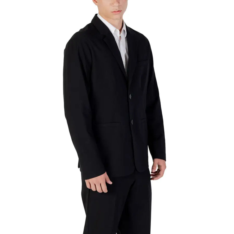 Armani Exchange Schwarzer Herrenblazer aus Wollmischung, einreihig, mit zwei Knöpfen vorne und aufgesetzten Taschen.