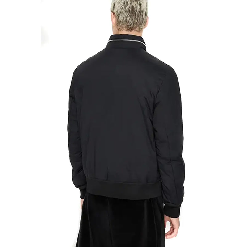 Armani Exchange Schwarze Herren-Bomberjacke aus Polyamid mit dezentem weißen Besatz am Kragen und Reißverschluss
