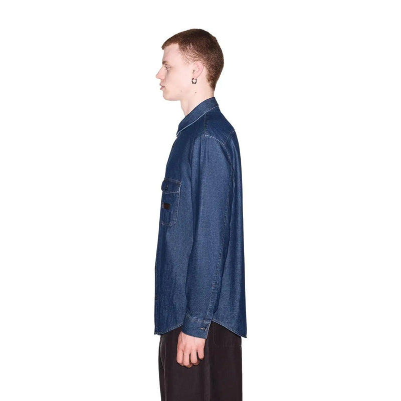 Armani Exchange Herrenhemd aus blauer Baumwolle mit dunkelblauem Denim-Stoff, klassischem Kragen und Brusttasche