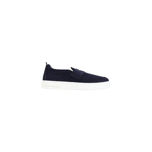 Armani Exchange Sportlicher Herren-Sneaker aus marineblauem Wildleder mit weißer Gummisohle