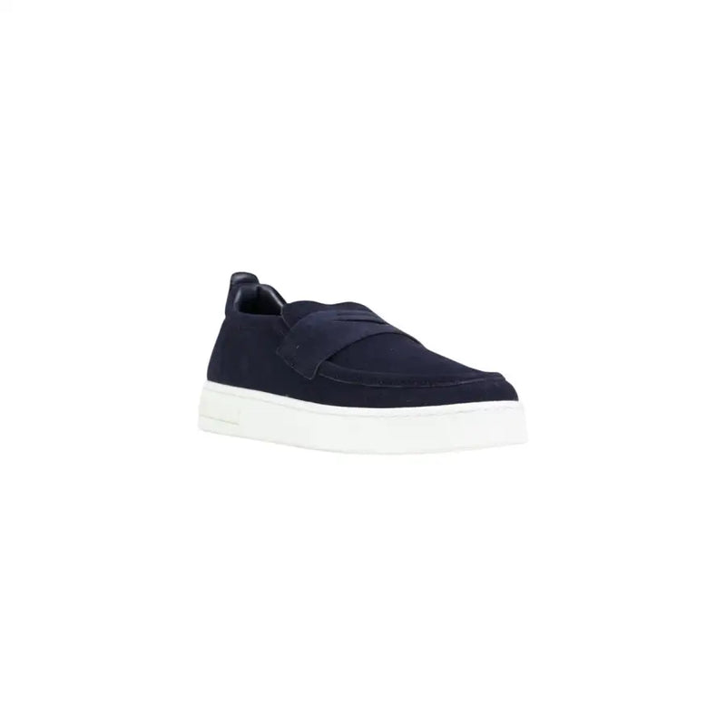 Armani Exchange Sportlicher Herren-Sneaker aus blauem Leder zum Hineinschlüpfen mit marineblauem Wildleder-Obermaterial und weißer Plateausohle
